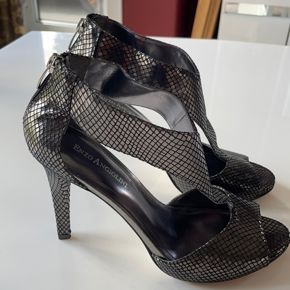 Enzo Angiolini Size 8 Metallic Grey/Black Heel